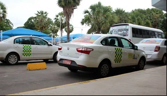 Taxistas protestam contra o Uber