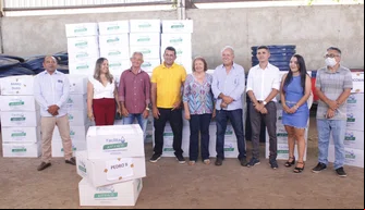 Entrega de 100 kits de irrigação agrícola.