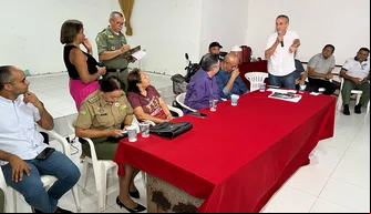 Moradores se reúnem com representantes do Policiamento Comunitário bairro Monte Castelo