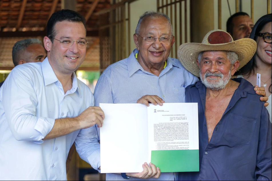 Dr. Pessoa entrega títulos de posse na zona rural sudeste de Teresina