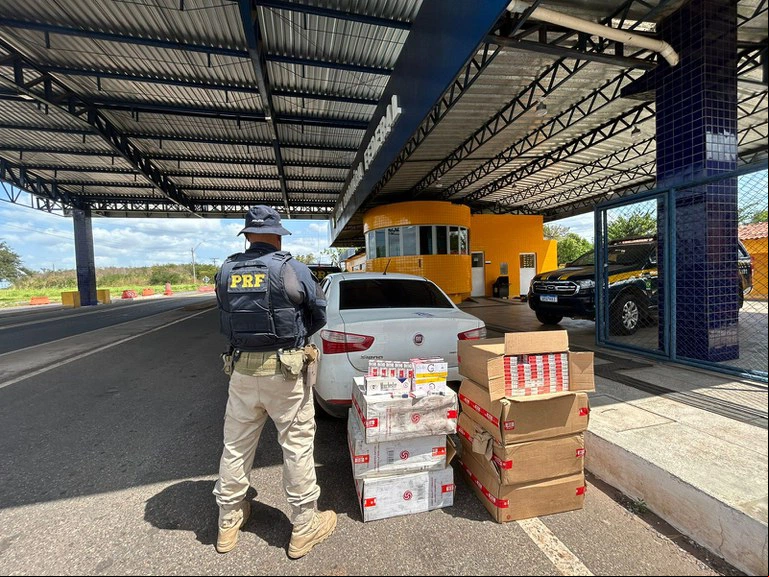 PRF no Piauí apreende carga ilegal de cigarro em Piripiri