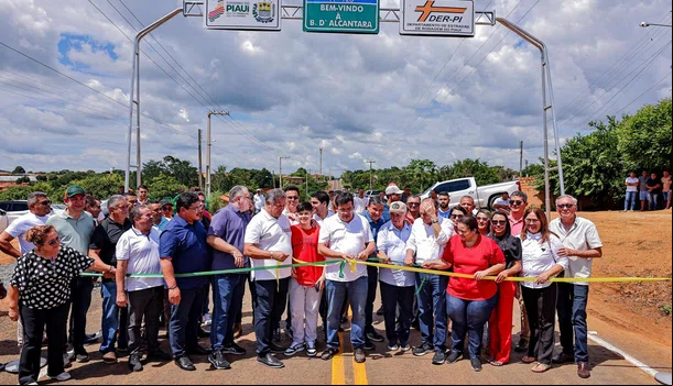 Rafael Fonteles inaugura revitalização de estrada em Barra D'Alcântara